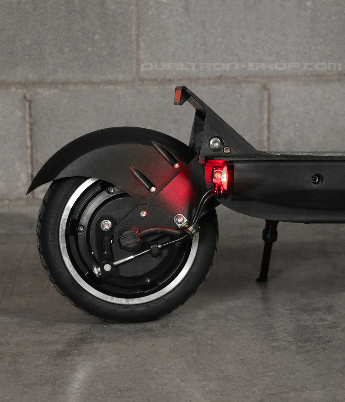 Speedway Leger Rear Fork w/ Suspension